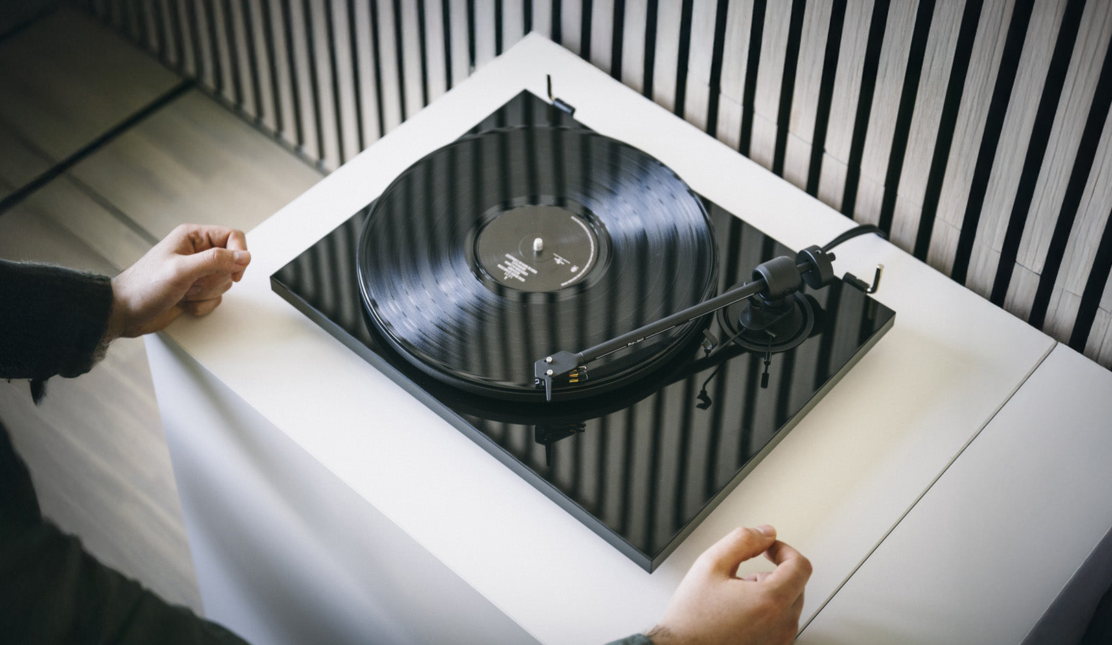 Pro-ject audio E1.2 High Gloss Black